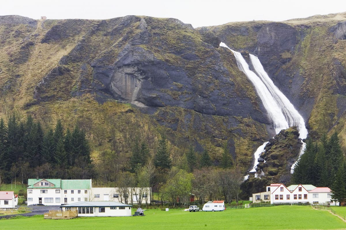 Kirkjubaejarklaustur (Kirkjubæjarklaustur) Village